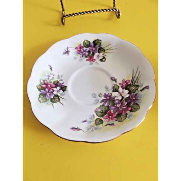 Royal Albert  Bone china tea cup and saucer White & Purple Violets 1970's - Picture 9 of 15
